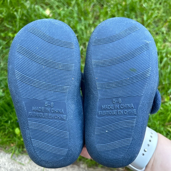 George Navy and lime green Dino slippers. Size 5/6 - Picture 2 of 5